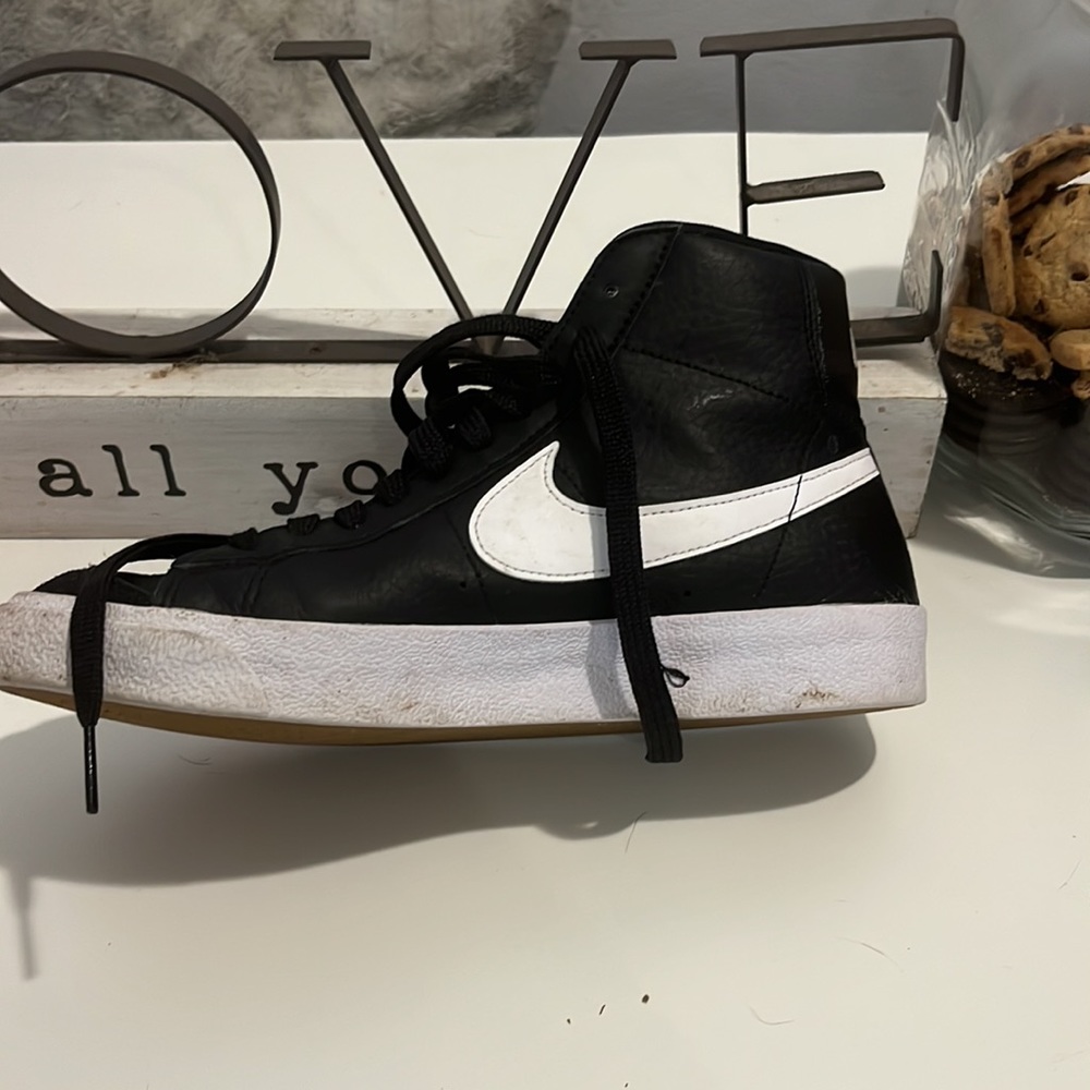 Nike - Picture 2 of 3